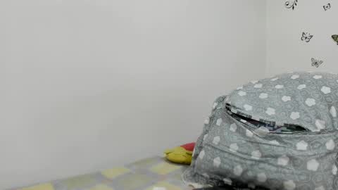 Snapshot of jenniferloveyou chatting on 04/17/26, 04:43 jenniferloveyou online show from 04/17/26, 04:43
