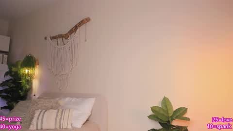 Snapshot of jenny_ames chatting on 12/18/25, 04:57 Jenny online show from 12/18/25, 04:57