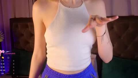 jenny_bunny_ online show from 03/10/25, 07:32