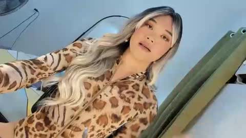 Snapshot of jenny_monroe chatting on 09/22/25, 01:13 J E N N Y online show from 09/22/25, 01:13