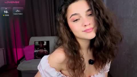 Snapshot of jenny_rosex chatting on 02/15/25, 06:23 Jenny online show from 02/15/25, 06:23
