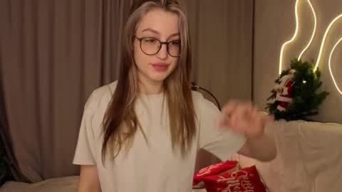 Lora online show from 01/12/26, 04:50