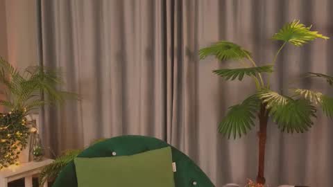 Snapshot of jennyfer_me chatting on 02/10/26, 12:31 jennyfer_me online show from 02/10/26, 12:31