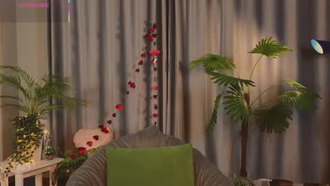 Snapshot of jennyfer_me chatting on 02/20/26, 12:27 jennyfer_me online show from 02/20/26, 12:27