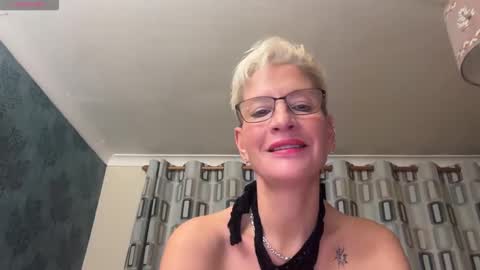 JennyHazel online show from 11/10/25, 07:02