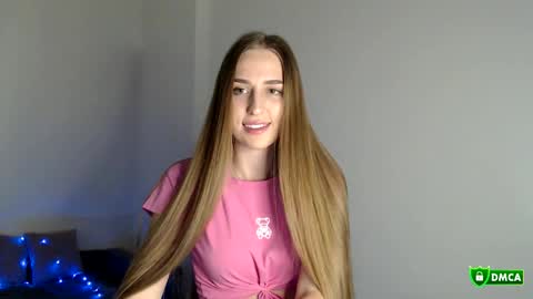 Snapshot of jennyjansen chatting on 11/11/25, 01:22 The Flower Power Models online show from 11/11/25, 01:22