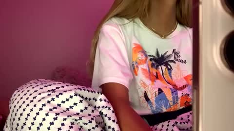 Snapshot of jennymylove69 chatting on 09/24/25, 02:20 My LOLITA  online show from 09/24/25, 02:20