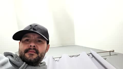 Snapshot of jerbonezgood chatting on 12/17/25, 07:25 Lous online show from 12/17/25, 07:25