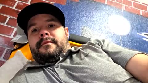 Snapshot of jerbonezgood chatting on 12/21/25, 09:44 Lous online show from 12/21/25, 09:44