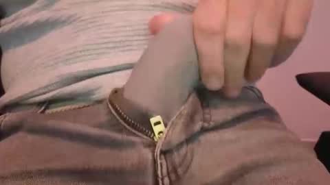 Snapshot of jeremie18cms chatting on 10/31/25, 07:04 Machine Sperme online show from 10/31/25, 07:04