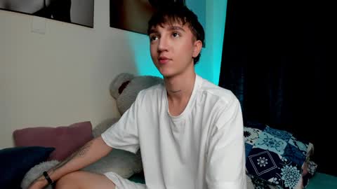 Snapshot of jeremy_salvatore_ chatting on 12/24/24, 08:00 jero independent model online show from 12/24/24, 08:00