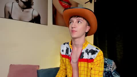 Snapshot of jeremy_salvatore_ chatting on 01/15/25, 06:01 jero independent model online show from 01/15/25, 06:01