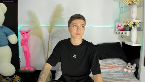 Snapshot of jeremy_salvatore_ chatting on 05/22/26, 11:43 jero independent model online show from 05/22/26, 11:43