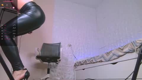 Snapshot of jerrybomb_ chatting on 10/21/25, 08:59 Jerrybomb online show from 10/21/25, 08:59