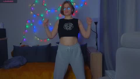 Snapshot of jess0e9 chatting on 10/28/25, 01:47 JessieVibes online show from 10/28/25, 01:47