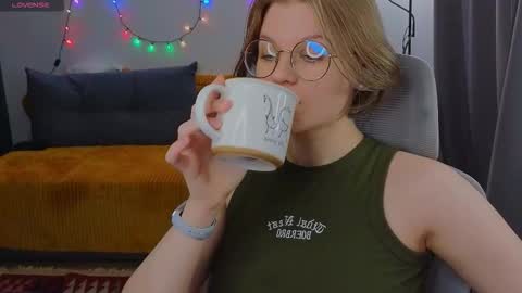 Snapshot of jess0e9 chatting on 11/04/25, 01:10 JessieVibes online show from 11/04/25, 01:10