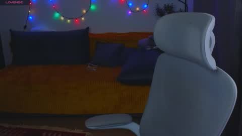 Snapshot of jess0e9 chatting on 11/10/25, 12:37 JessieVibes online show from 11/10/25, 12:37