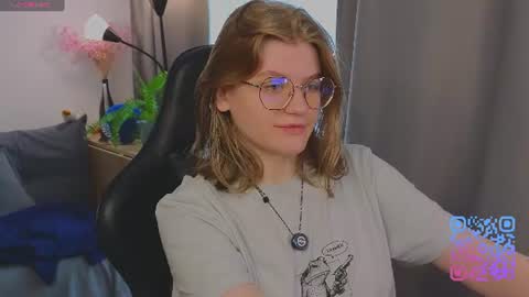 Snapshot of jess0e9 chatting on 07/05/26, 02:02 JessieVibes online show from 07/05/26, 02:02