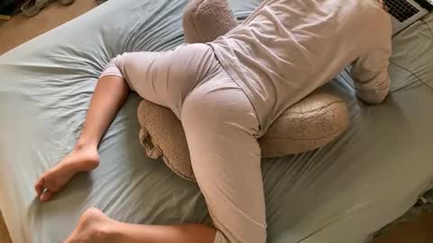 Snapshot of jessesbubble chatting on 10/07/25, 04:26 Jesse online show from 10/07/25, 04:26