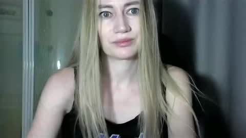 Snapshot of jessfox1 chatting on 12/14/24, 12:33 JessFox1 online show from 12/14/24, 12:33