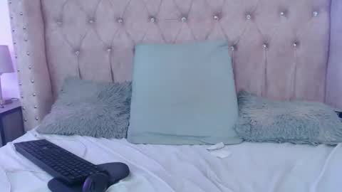 Jessica  online show from 10/25/25, 03:51