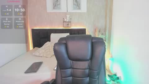 Snapshot of jessica_hotxxx chatting on 11/18/25, 04:22 Jessi online show from 11/18/25, 04:22