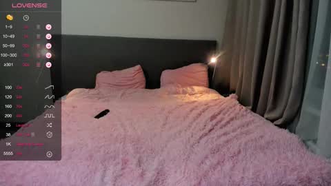 Snapshot of jessicamooon chatting on 11/21/25, 08:29 JessicaMooon online show from 11/21/25, 08:29