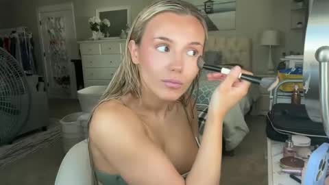 Snapshot of jessicaparkerrr chatting on 09/17/25, 05:36 Jessica Parker online show from 09/17/25, 05:36