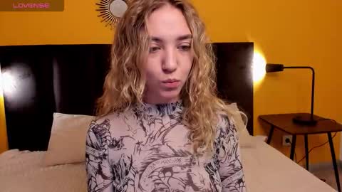 Jessie online show from 10/18/25, 01:41
