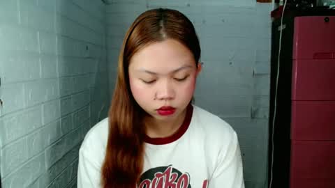 Snapshot of jessiefoxx0 chatting on 04/22/26, 10:28 Jessie online show from 04/22/26, 10:28