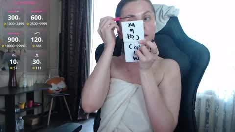 Snapshot of jessiemays chatting on 06/08/26, 11:43 Jess online show from 06/08/26, 11:43