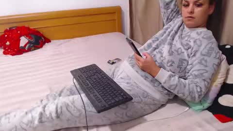 jessiestar3 online show from 10/08/25, 02:47