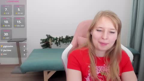 Snapshot of jessy_comely chatting on 12/20/24, 03:00 Jessy online show from 12/20/24, 03:00