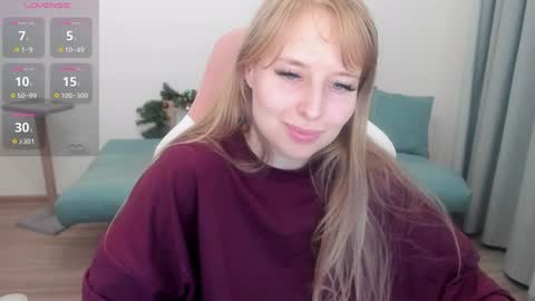Snapshot of jessy_comely chatting on 12/26/24, 08:42 Jessy online show from 12/26/24, 08:42