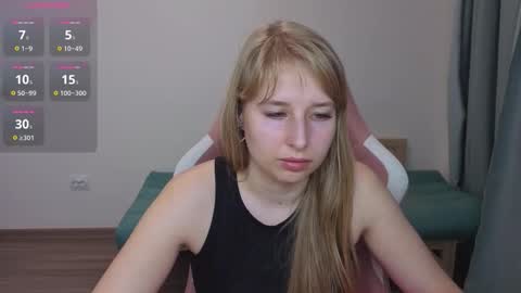 Snapshot of jessy_comely chatting on 09/28/25, 04:12 Jessy online show from 09/28/25, 04:12