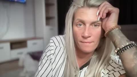 Jessye online show from 10/19/25, 11:11
