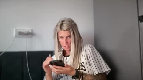Jessye online show from 10/20/25, 02:28