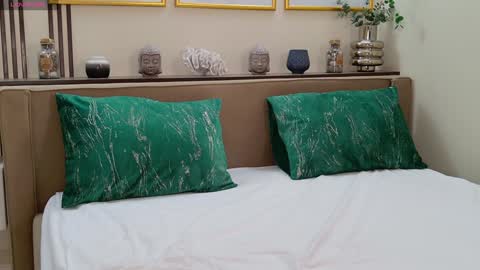 Francesca online show from 12/31/24, 08:04