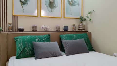 Francesca online show from 01/14/25, 07:48