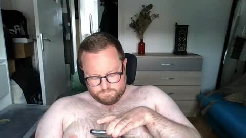 Snapshot of jeuneloup92 chatting on 05/12/26, 04:04 jeuneloup92 online show from 05/12/26, 04:04