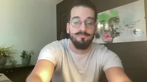 Snapshot of jeunemek00779042 chatting on 10/14/25, 02:40 JEUNEMEK007 online show from 10/14/25, 02:40