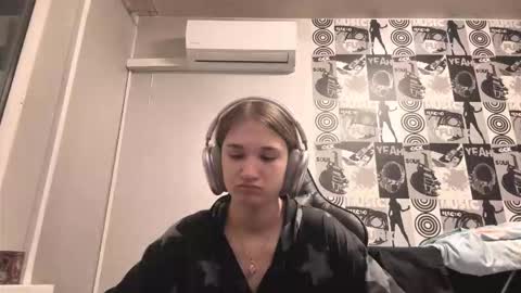 Helgi online show from 11/23/25, 02:06