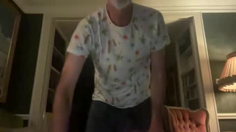 Snapshot of jewlronny chatting on 12/16/25, 06:51 jewlronny online show from 12/16/25, 06:51