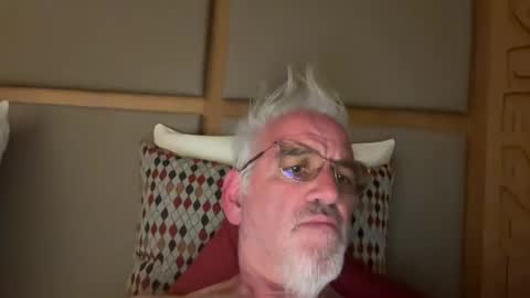 Snapshot of jewlronny chatting on 02/19/26, 09:44 jewlronny online show from 02/19/26, 09:44