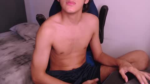 Snapshot of jey_foxx chatting on 09/15/25, 06:30 jey_foxx online show from 09/15/25, 06:30