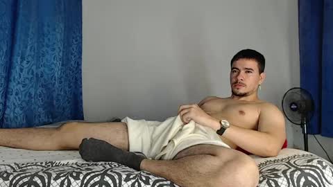 Snapshot of jeycob_happy97 chatting on 04/18/26, 10:43 Juan David online show from 04/18/26, 10:43