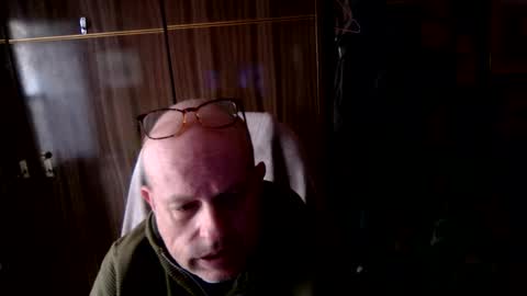 Snapshot of jgs54 chatting on 10/20/25, 09:43 jgs54 online show from 10/20/25, 09:43