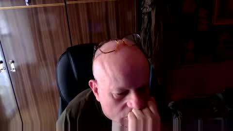 Snapshot of jgs54 chatting on 06/11/26, 10:35 jgs54 online show from 06/11/26, 10:35