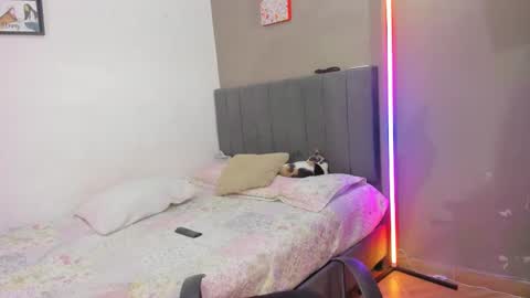 jhackelin  My independent account online show from 10/25/25, 04:31