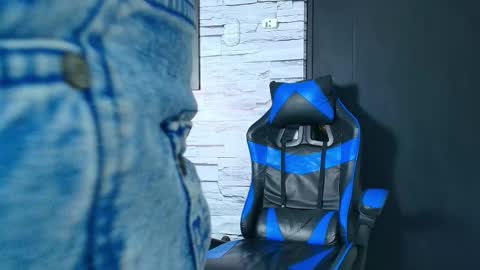 Snapshot of jhay_wheeler777 chatting on 11/16/25, 04:29 jhay_wheeler777 online show from 11/16/25, 04:29